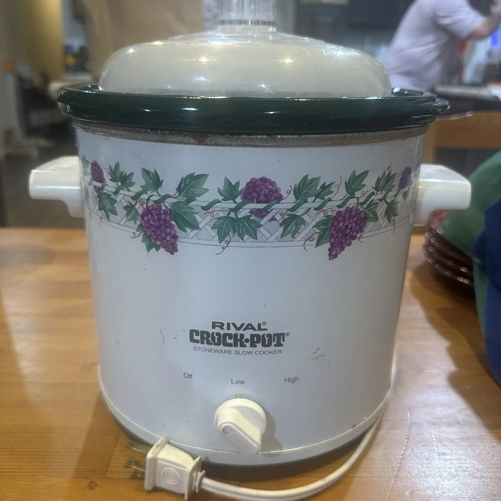Vintage Rival Crockpot Slow Cooker 5 Quart Ivy Green Grape Vine Pattern USA